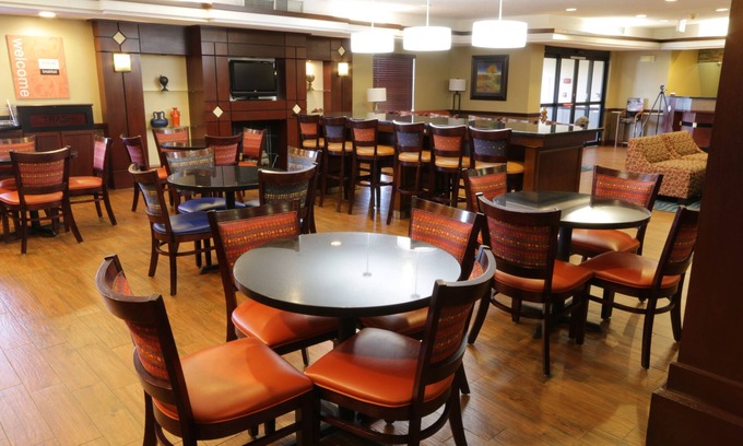 Hutchinson Hotel | Comfort Inn & Suites