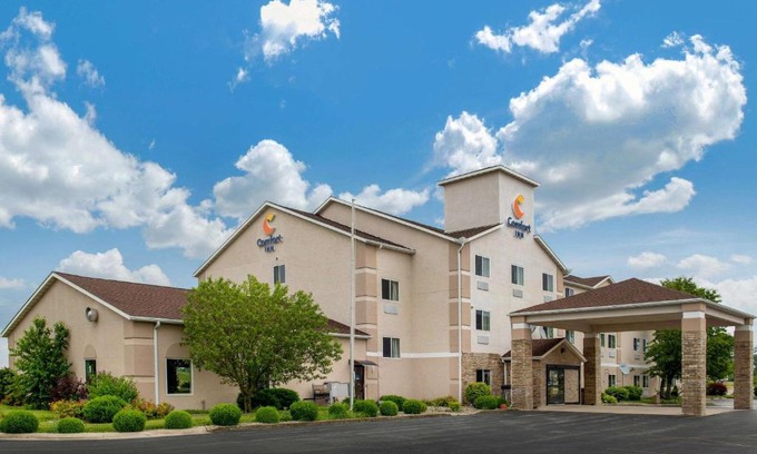 Warren Hotel | Comfort Inn Warren I-69
