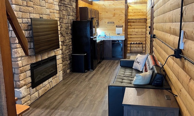 Sabetha Apartment | Comfort Loft Cabin with Kitchen!