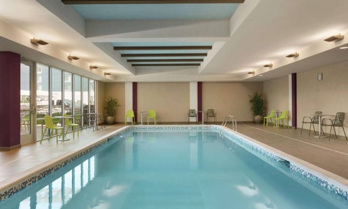 Williamsville Hotel | Comfort Retreat! Onsite Pool, Free Hot Breakfast, Parking, Pets Allowed!