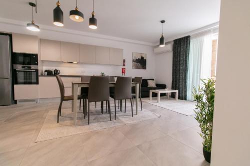 Tal-Ghoqod Apartment | Comfort Retreat- short walk to city attractions
