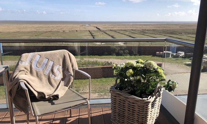 Juist Apartment | Comfort vacation apartment with south-facing balcony and unique view of the mudflats