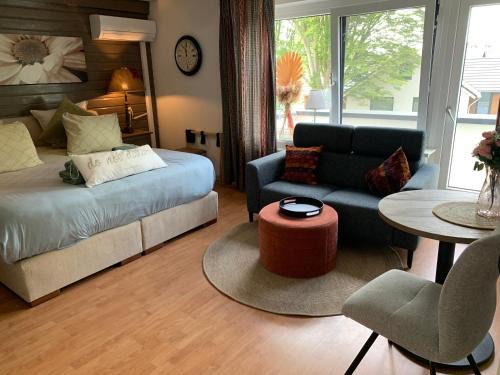 Den Ham Apartment | Comfortabele Familie Suite met 2 slk, speelzolder, balkon, Airco