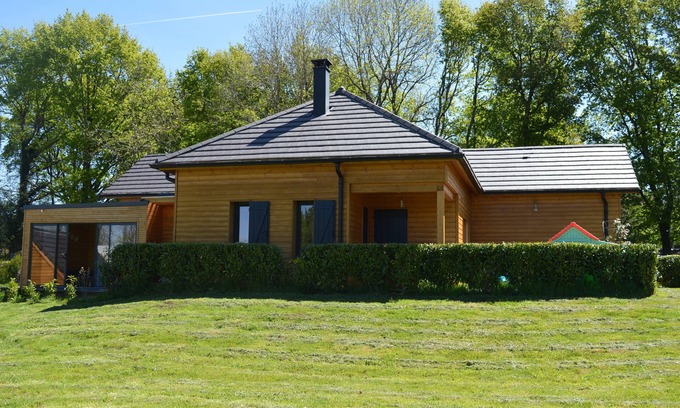 Le Vigean Ski Chalet | Comfortable 100m² wooden chalet with private spa