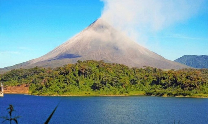 Arenal House | Comfortable 2 Bedroom/2 Bathroom house with a balcony breathtaking views of lake