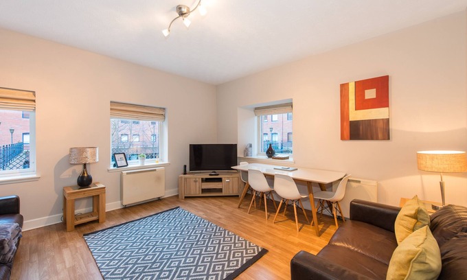 Craiglockhart House | Comfortable 3 bedroom Apartment