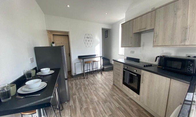 Church Gresley House | Comfortable 4-Bedroom House in Swadlincote