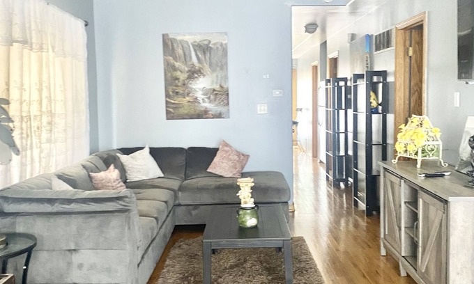 Blue Island Apartment | Comfortable and Cozy 3 bedroom