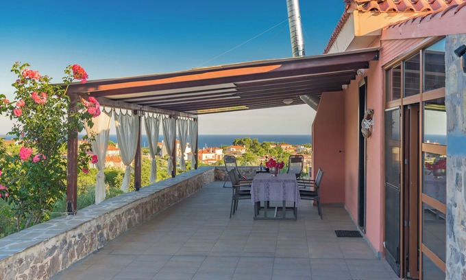 Makri Villa | COMFORTABLE AND SUNNY VILLA WITH A WONDERFUL VIEW.