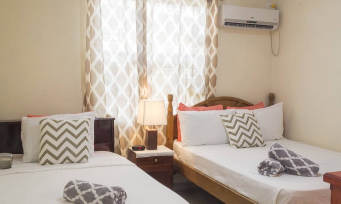 Maynards House | Comfortable beachfront cottage, full amenities, fabulous deck overlooking beach