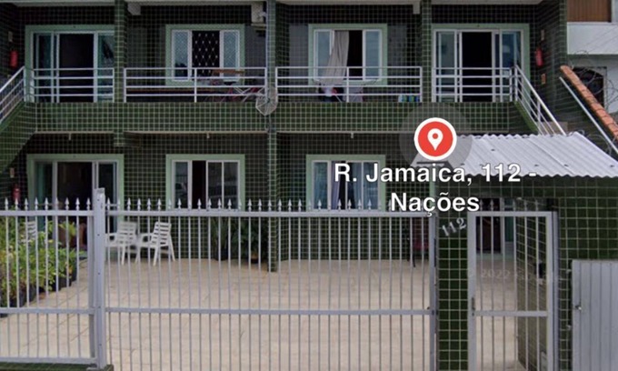 Nacoes Apartment | Comfortable and well located apartment 3 blocks from the sea