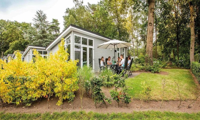 Ede Ski Chalet | Comfortable chalet with dishwasher within De Veluwe