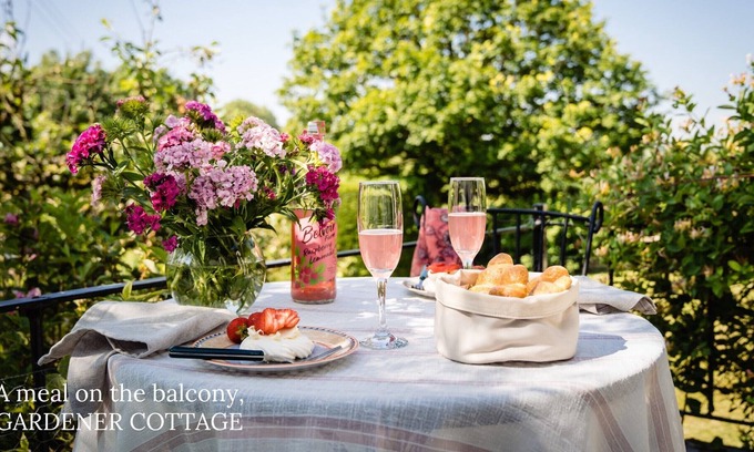 Ash Mill Cottage | Comfortable contemporary cottage on dog-friendly Devonshire country estate