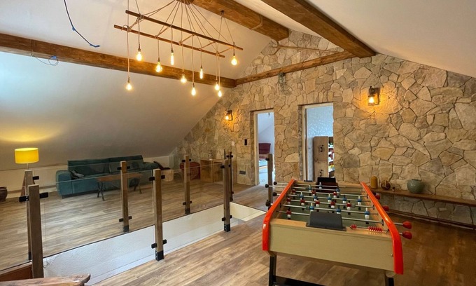 Embrun Ski Chalet | Comfortable Cottage – Sleeps 15 – Panoramic Mountain View, Terrace, Hautes-Alpes