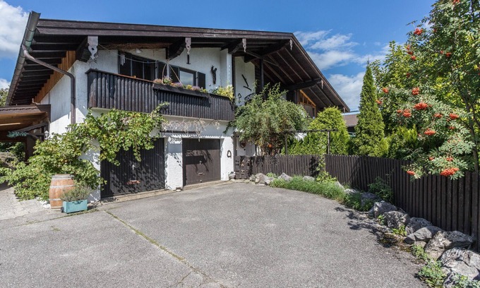 Bernau am Chiemsee Apartment | Comfortable and lovely one-room apartment with balcony, mountain view and Wi-Fi