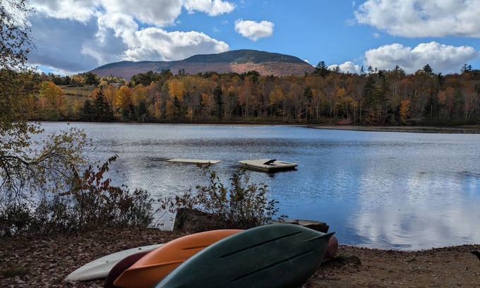Lyme Center House | Comfortable family lake house with tennis court and private beach