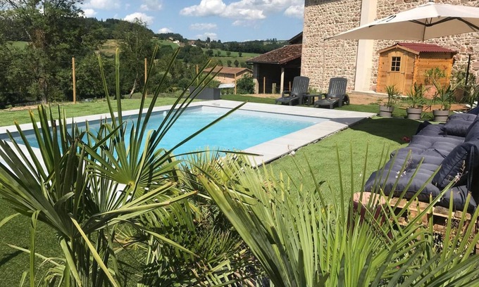 Belmont-de-la-Loire Cottage | Comfortable cottages with pool, pets welcome, fireplace, garden