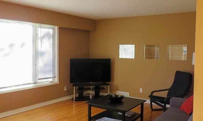 East Kildonan Apartment | Comfortable "home away from home" - 1BR APT