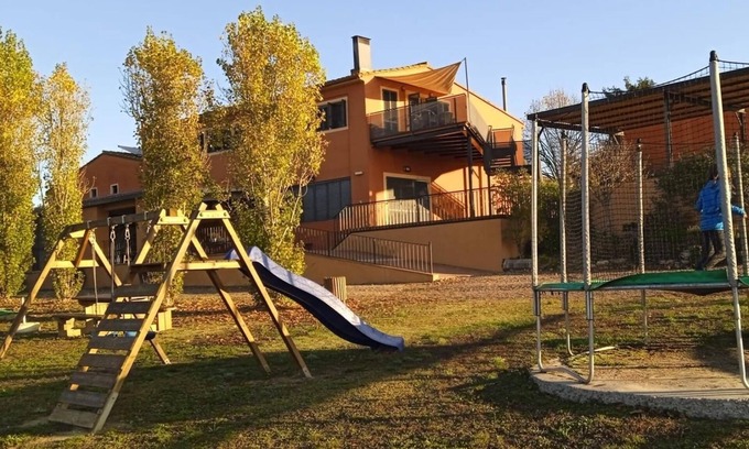 Fontcoberta Cottage | Comfortable house near Banyoles. Spacious space with barbecue and private pool.