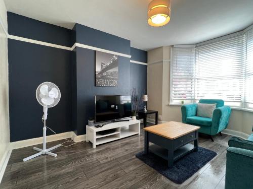 Bedford Apartment | Comfortable King Bed - Location - Contractors - Family - Parking