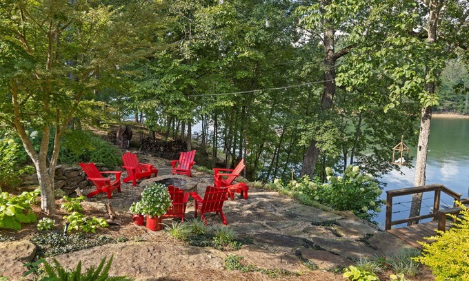 Houston House | Comfortable lakefront home on Smith Lake w/easy water access & Sea Doo rental!