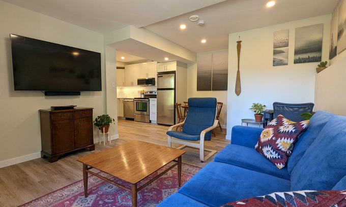 Cowichan Bay House | Comfortable one bedroom by the ocean