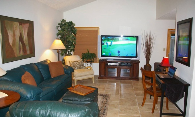 Tempe Condo | Comfortable Quiet Condo With Open Floor Plan In Tempe