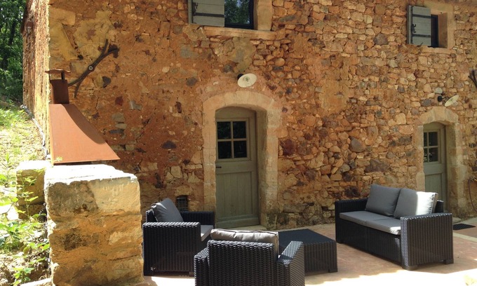Roussillon House | Comfortable restored Cabanon ocrier with shared pool - 6 people
