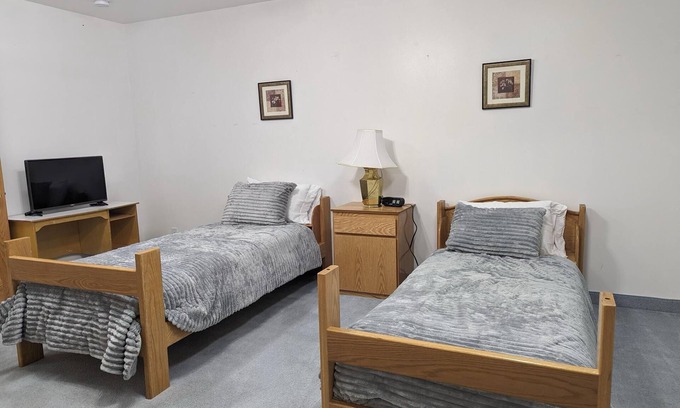 Hot Springs Cabin | Comfortable Room For Two - Room 115