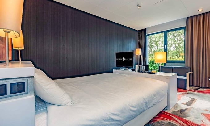 Uden Hotel | Comfortable Room Near De Maashorst and Playground Parking Provided