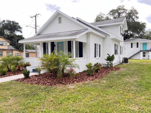 Lakeland House | Comfortable Room Rentals Outlets & Kingsky Academy