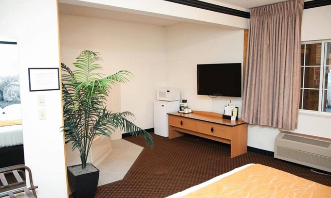 Atlantic Hotel | Comfortable Room w/Kitchette, BBQ Grill, and Complimentary Breakfast