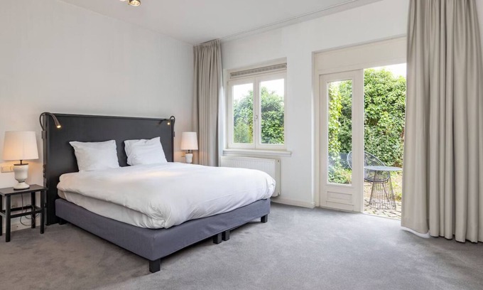 Baarlo Apartment | Comfortable Stay! Free Parking, Onsite Dining! Close to Stuw Belfeld!
