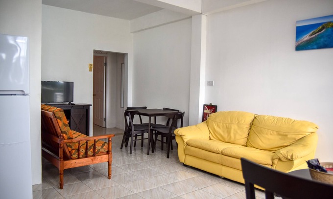 Saint George Parish Apartment | Comfortable Studio Apartment with Full Kitchen and Dining in Roseau