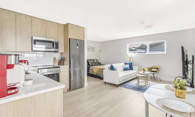 Tsawwassen Apartment | Comfortable Studio Laneway Home