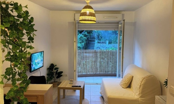 Pasteur Apartment | Comfortable studio with unobstructed view