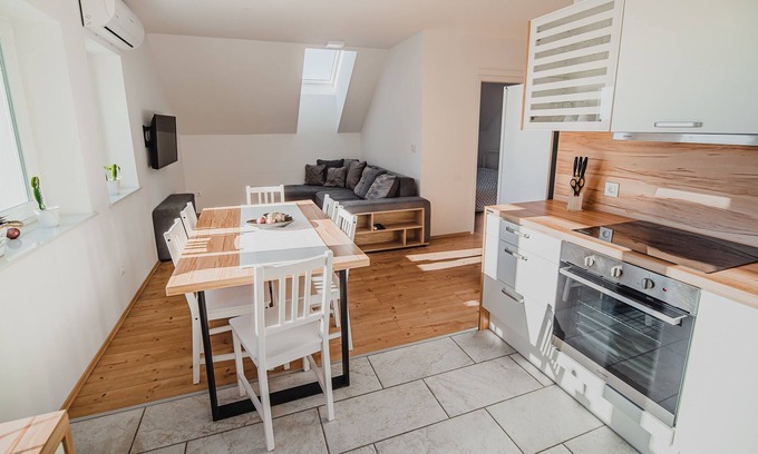 Preddvor Apartment | Comfortable two bedroom apartment Rozalija - Lavanda