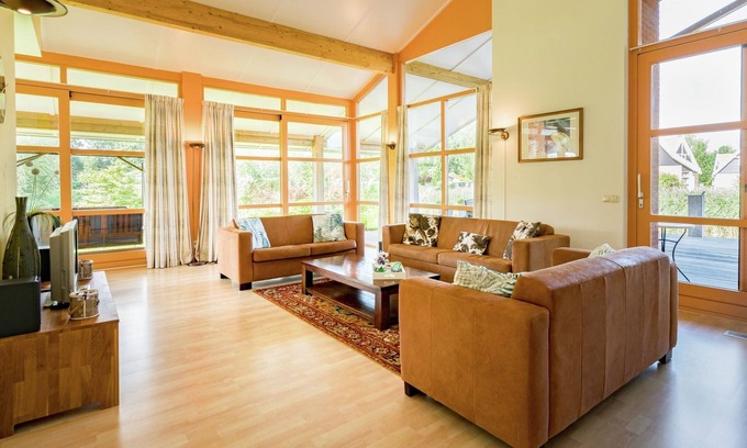 Biddinghuizen Villa | Comfortable Waterside Holiday Villa