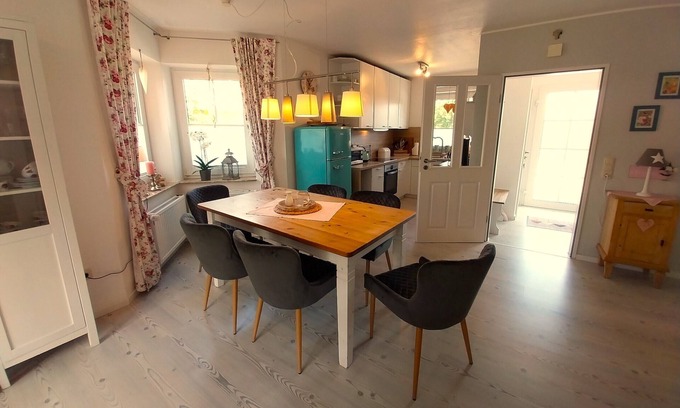 Greetsiel House | Comfortably furnished vacation home (75m²) in country house style in Greetsiel.
