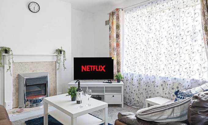 Newark upon Trent House | Comfy 3 Bedroom House in Nottingham, Sleeps 6