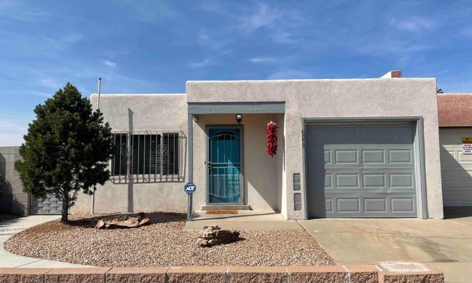 Ladera West House | Comfy, contemporary quiet retreat vacation home with views