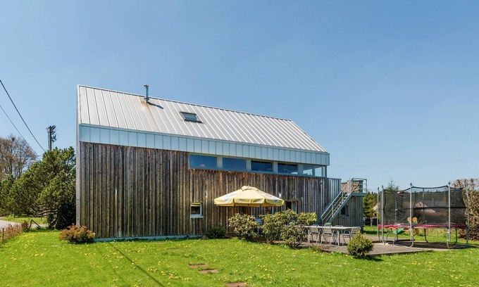 Waimes House | Comfy home near the forest with sauna