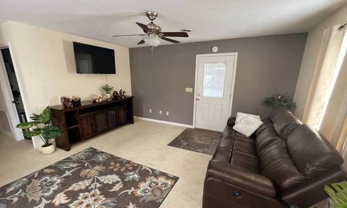 Corbin House | Comfy House in a Great Location!