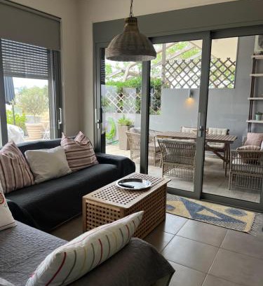 Kourouta House | Comfy Kourouta Apartment & Suite