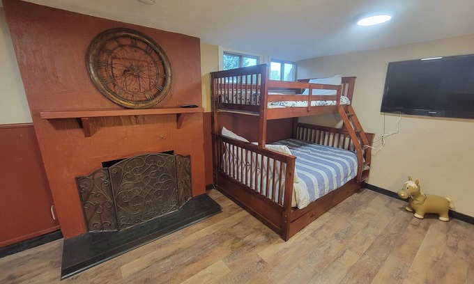 Idaho Falls Apartment | Comfy Little Burrow-Pets Welcome Idaho Falls