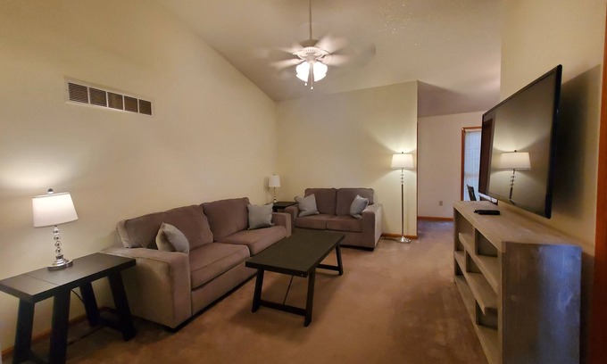 Warrensburg House | Comfy Newly Furnished Home