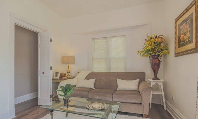 Forest Park Apartment | Comfy One Bed Apartment in Forest Park