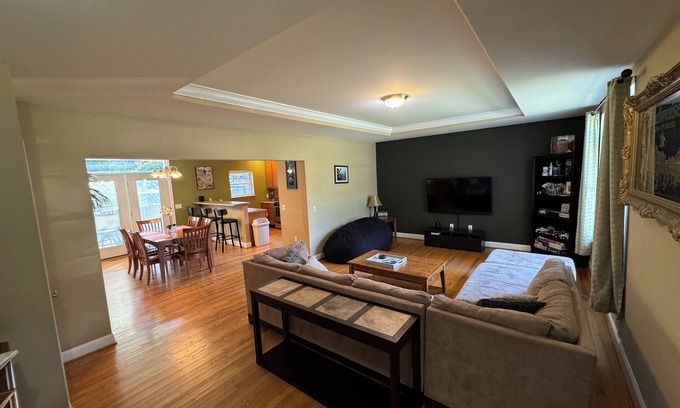 St. Louis House | comfy, open floorplan within walking distance of Maplewood