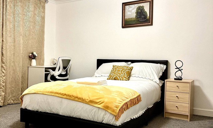 Newark upon Trent House | Comfy Room in Nottingham