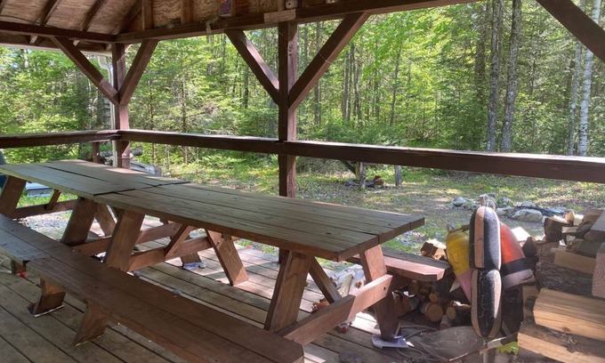 Addison Cabin | Comfy Woodland Camp Privacy withinin minutes of local amenities and attractions!